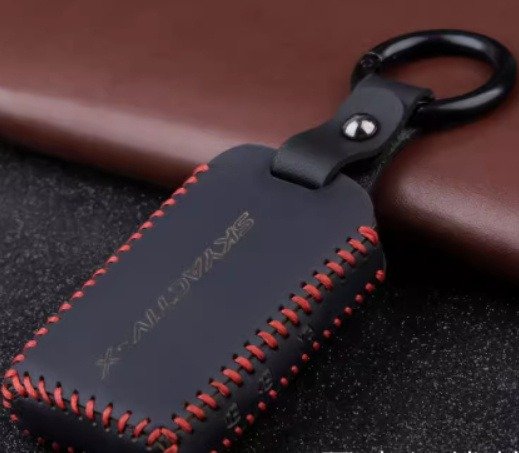 8fbc20b7-0742-4153-8fd4-899995c9a2f7.jpg Car leather key case